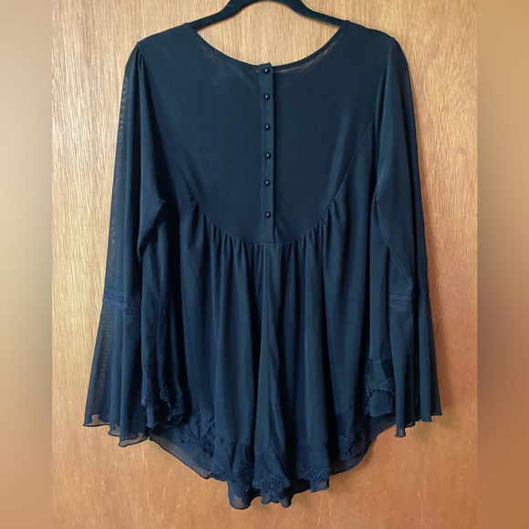 Paradiso Black Lace Babydoll Top with Button-Up Back and Bell Sleeves - Picture 4 of 7